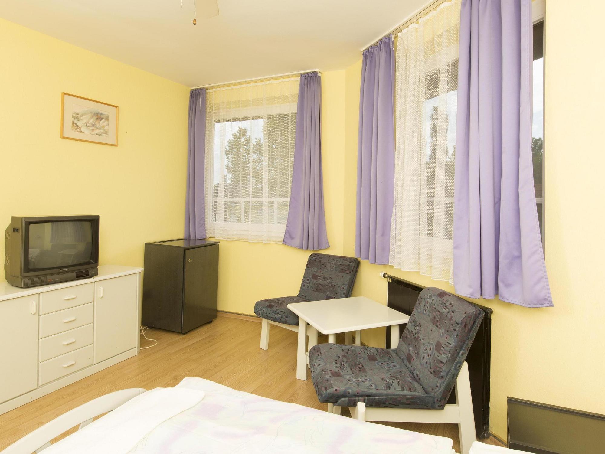 Hotel Francoise Balatonlelle Bagian luar foto