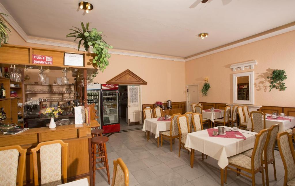 Hotel Francoise Balatonlelle Bagian luar foto