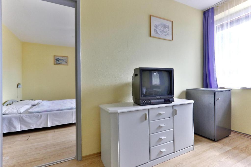 Hotel Francoise Balatonlelle Bagian luar foto