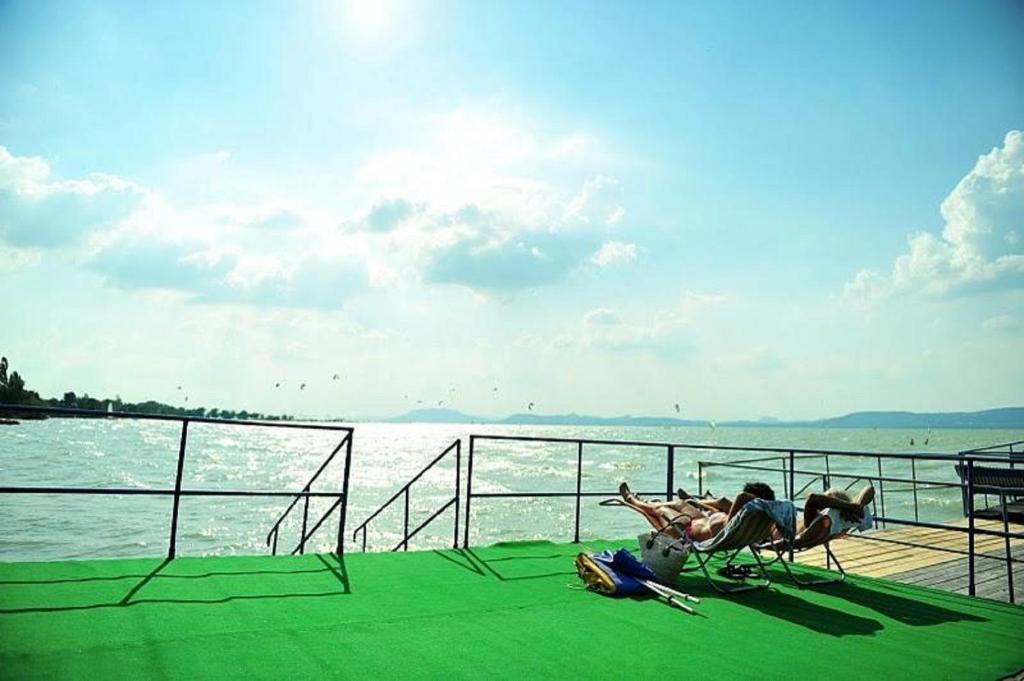 Hotel Francoise Balatonlelle Bagian luar foto