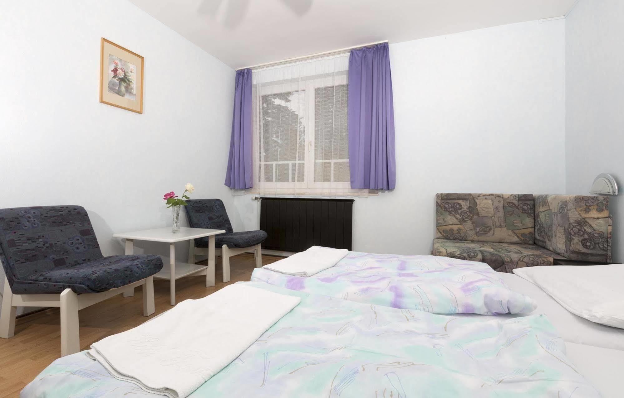 Hotel Francoise Balatonlelle Bagian luar foto
