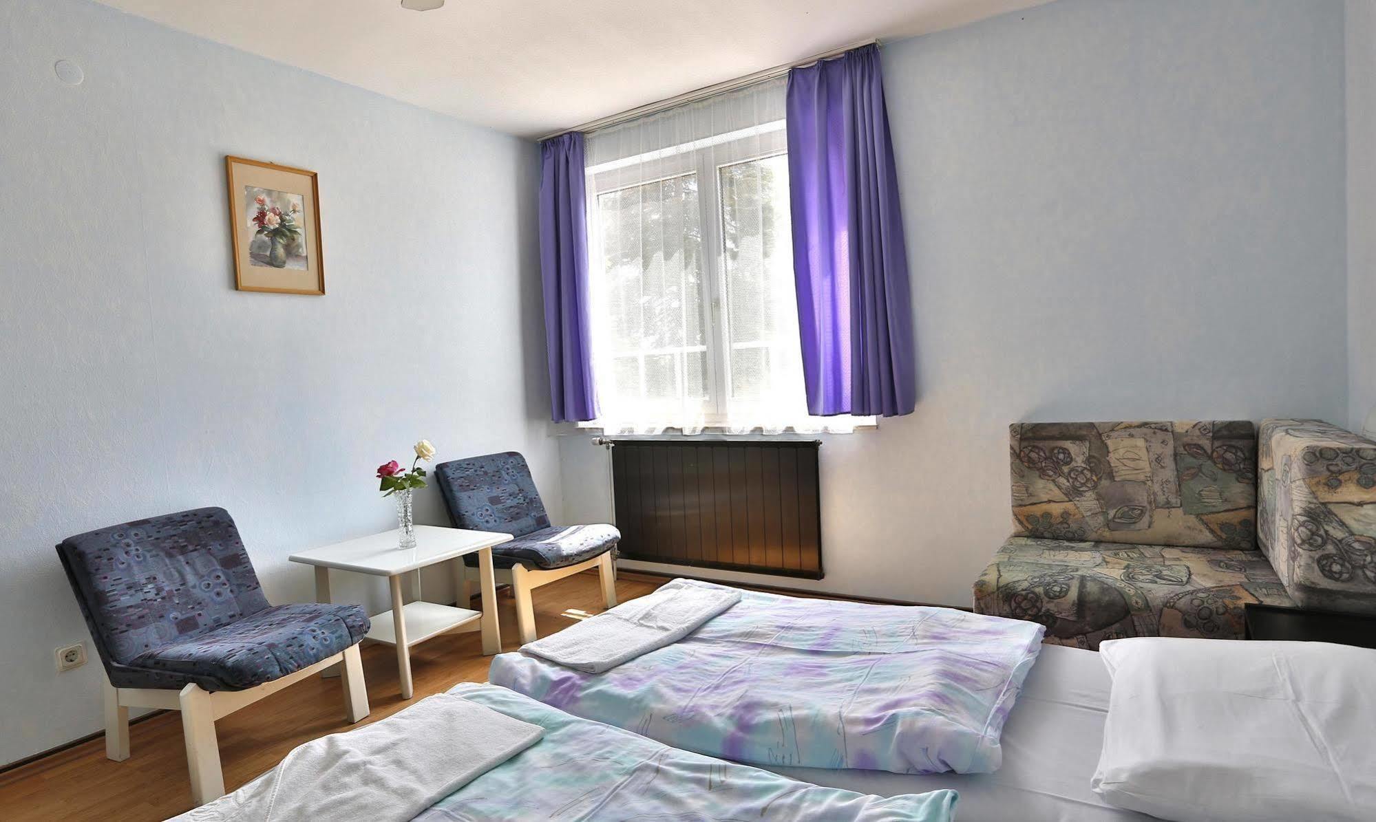 Hotel Francoise Balatonlelle Bagian luar foto