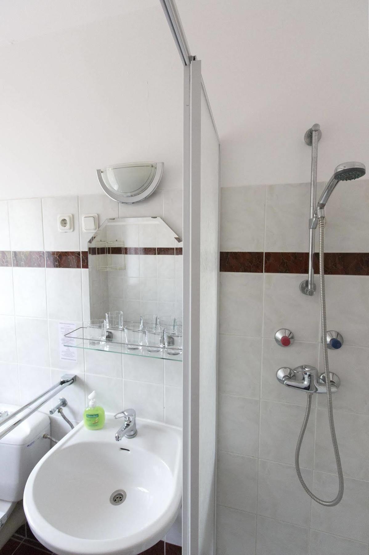 Hotel Francoise Balatonlelle Bagian luar foto